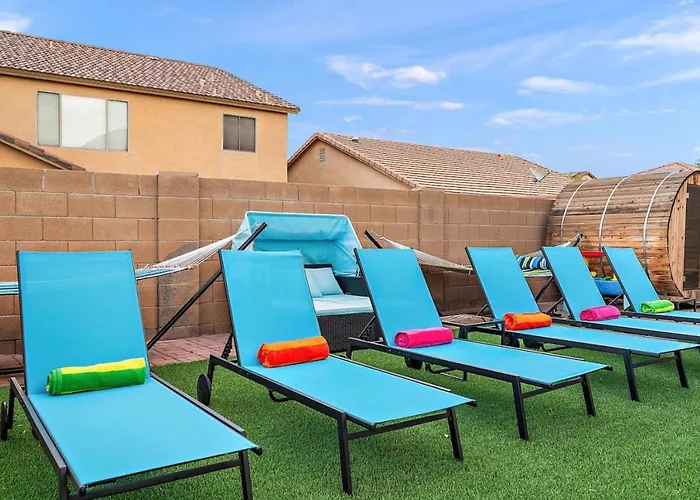 The Tranquil Retreat Heated Pool Hottub Sauna Bbq *
